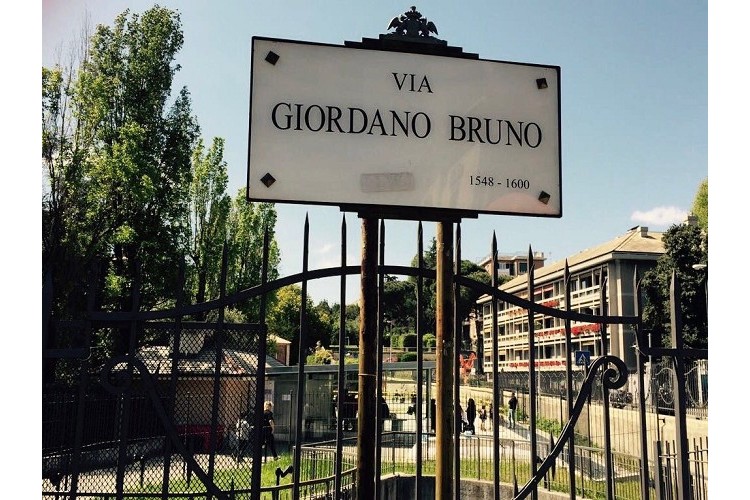 Albaro G.Bruno signorili 280 mq. in parco privato!